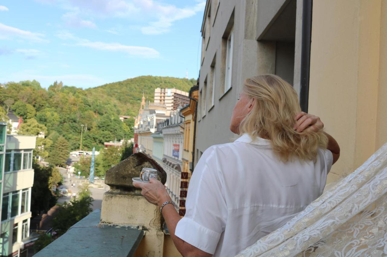 Retro Big Apartment With Two Balconies And Lift Karlovy Vary Ngoại thất bức ảnh