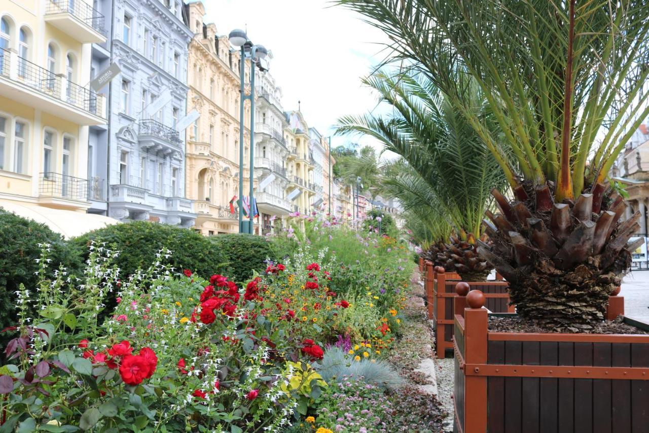 Retro Big Apartment With Two Balconies And Lift Karlovy Vary Ngoại thất bức ảnh