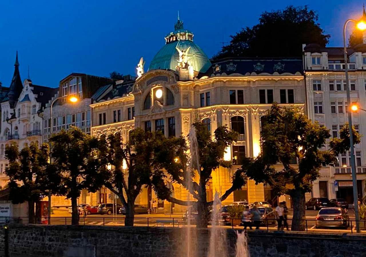 Retro Big Apartment With Two Balconies And Lift Karlovy Vary Ngoại thất bức ảnh