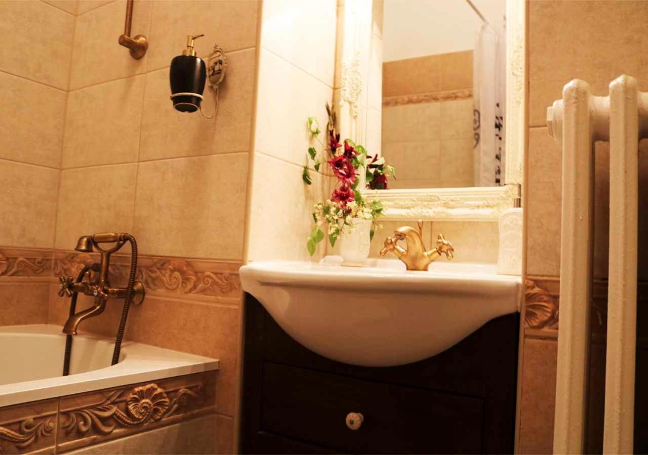Retro Big Apartment With Two Balconies And Lift Karlovy Vary Ngoại thất bức ảnh